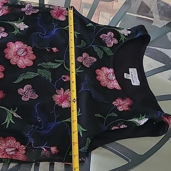 Robbie Bee Lace Dress ❤️ - Picture 8 of 9